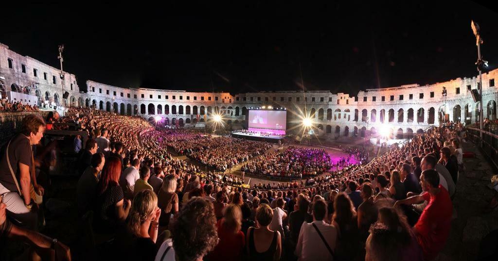 Arena Festival Apartment Pula Exterior foto